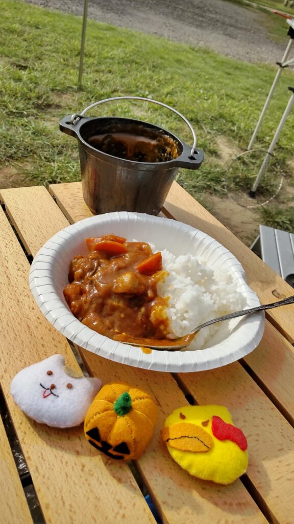 カレーを食べる