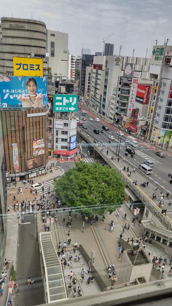 JR新宿駅東南口広場の景色