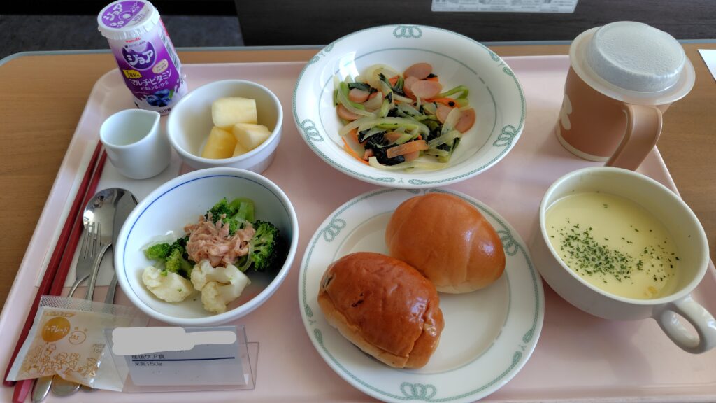 朝食野菜炒めとパン